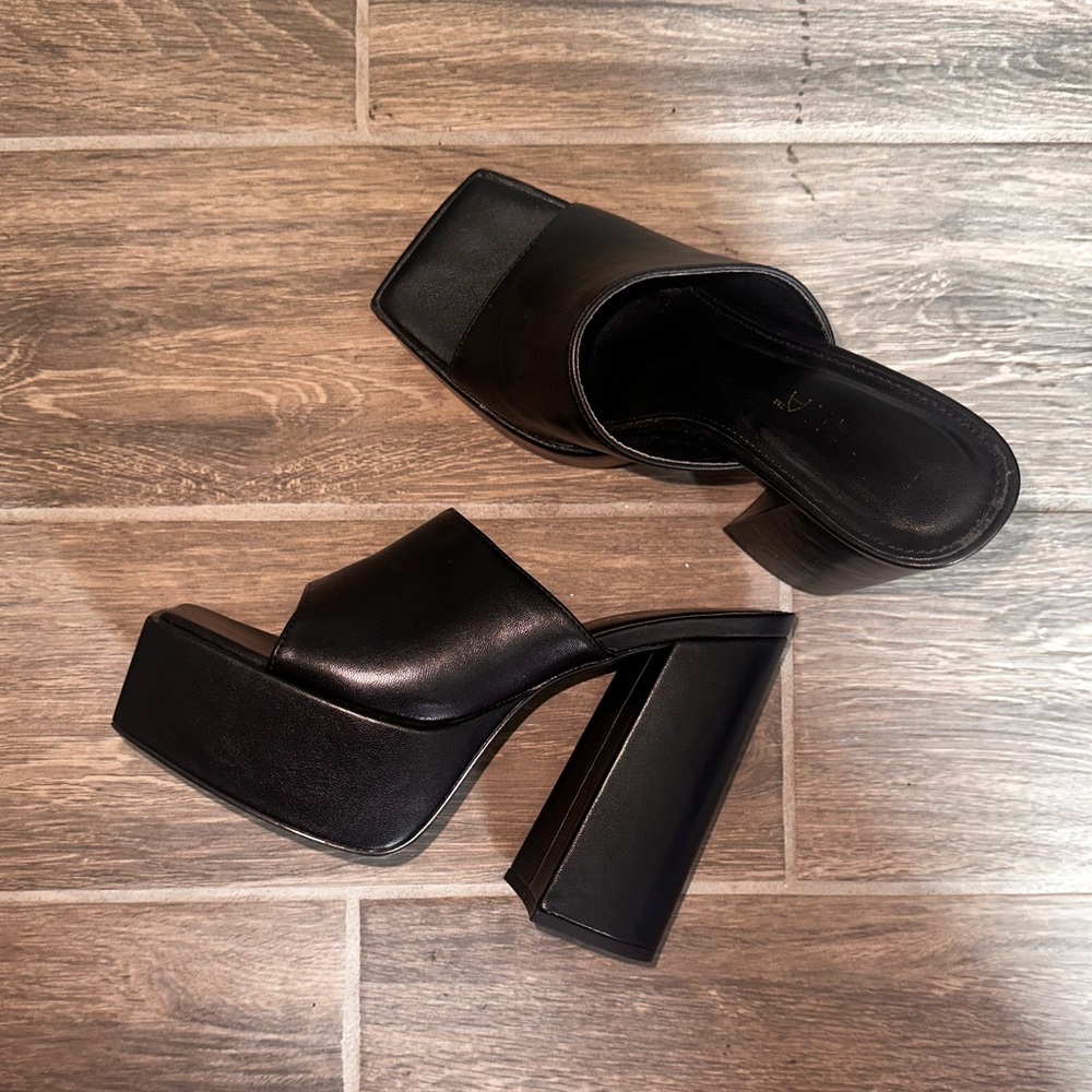Liliana Black Square-Toe Mules